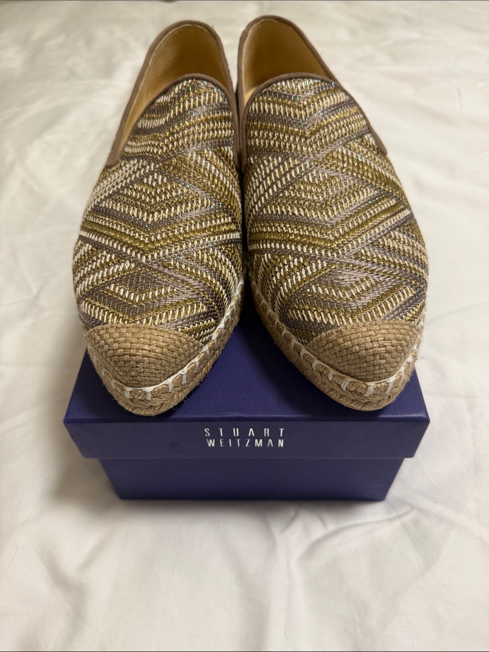 Stuart Weitzman Braided Woven Slip-On Loafers in Tan and Gold. Size 9,5